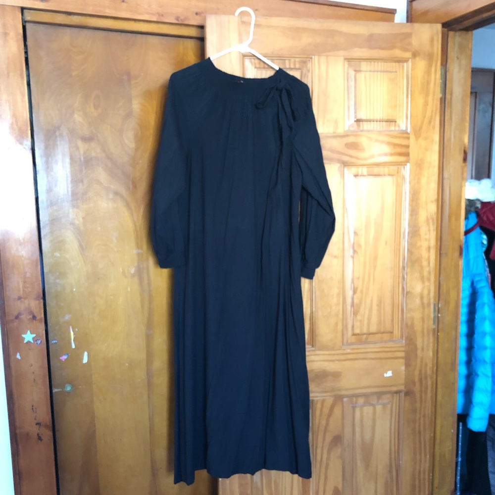 Black maxi dress 👗